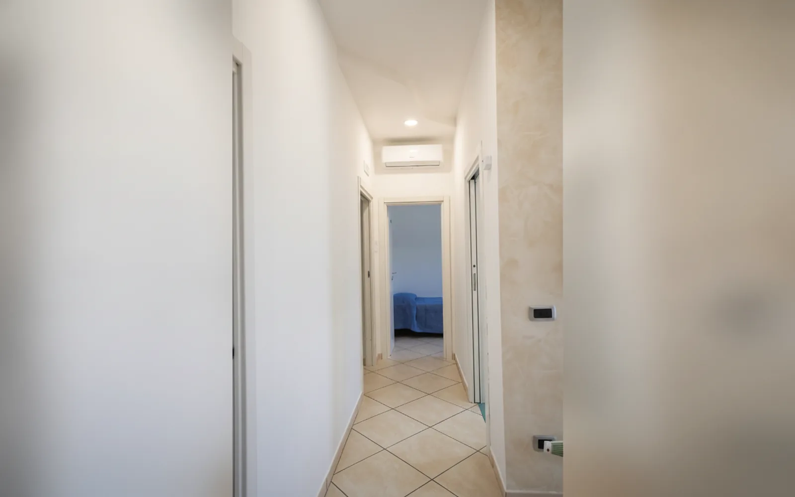 Camera con bagno privato — CasaRos, Napoli (Veneto) (foto 26)